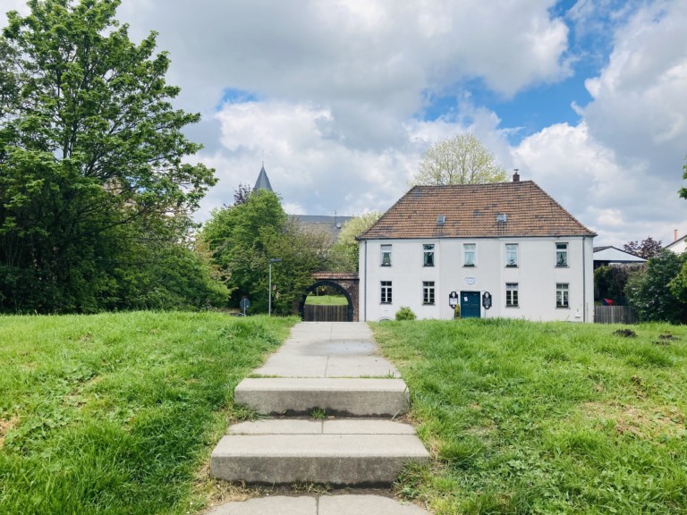 Rheindorf. Ein Weindorf.