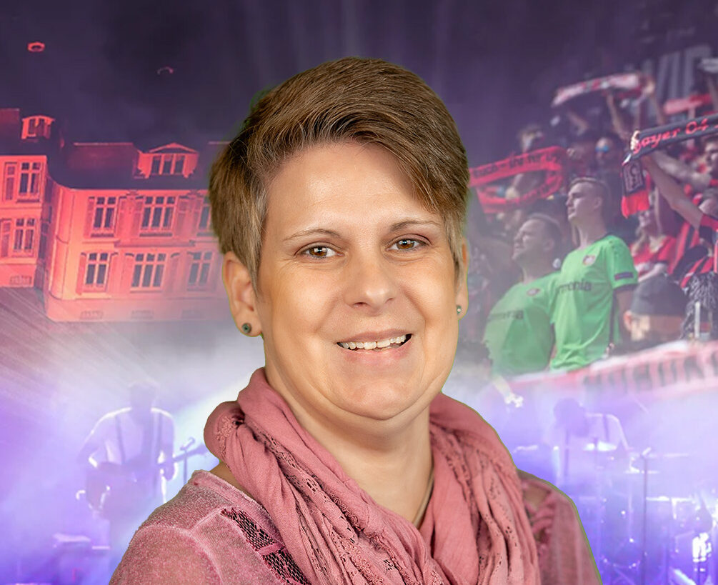 IVONNE OSTROWSKI