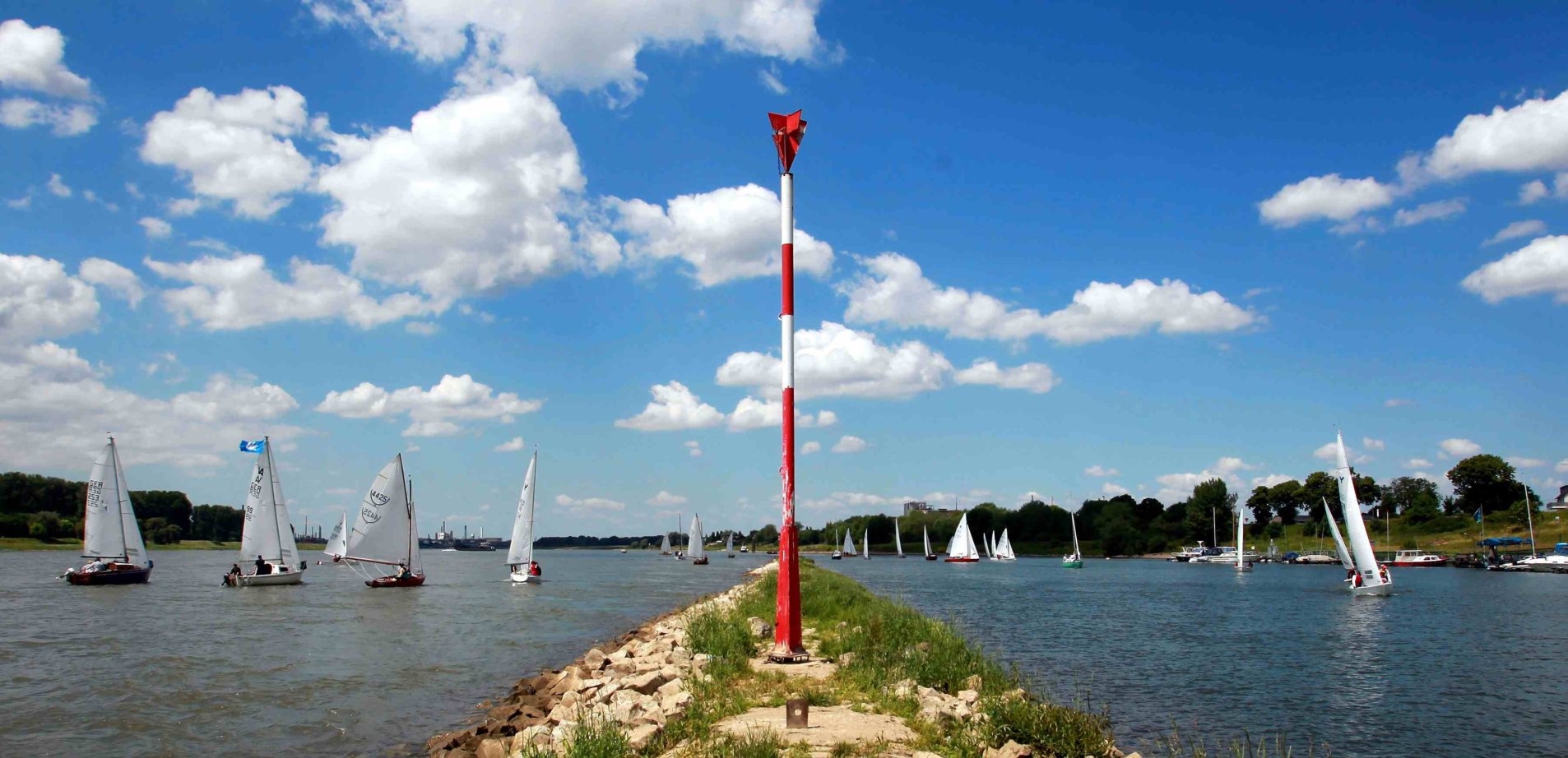 WASSERSPORT AM RHEIN