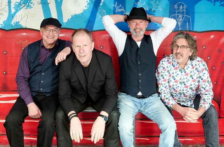 Magic Moment. Acoustic Classic Rock.