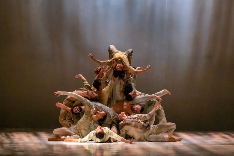 Introdans (NL) – Larbi: Eine Ode an die Widerstandsfähigkeit