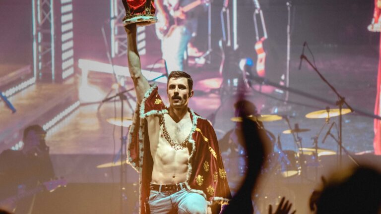 The Music of Queen. Live.