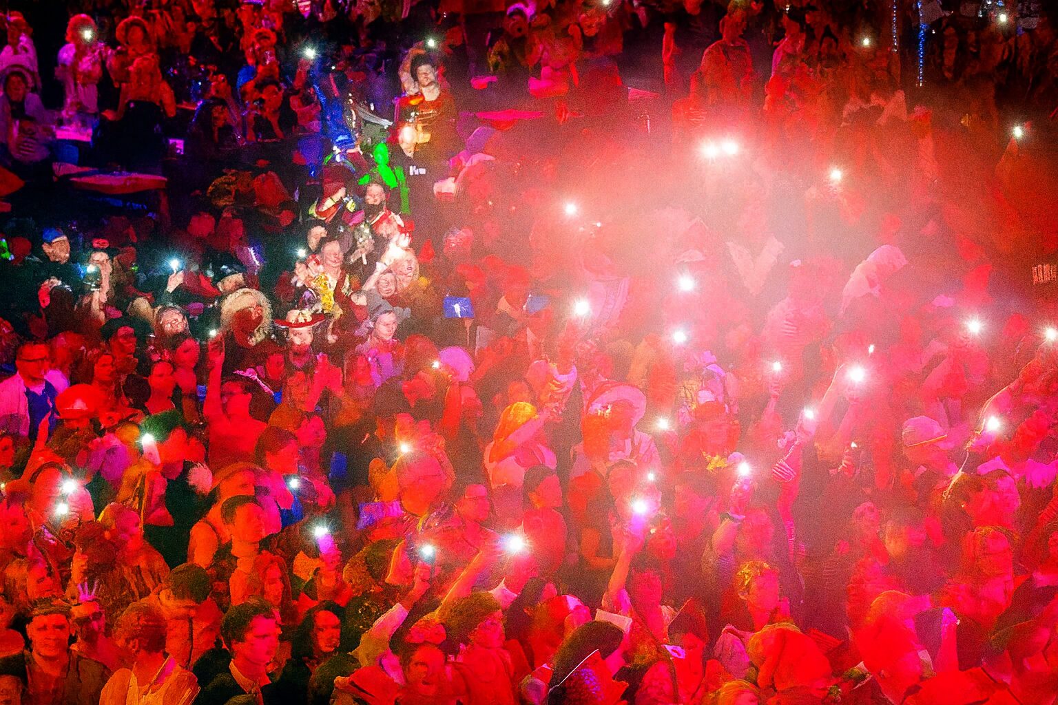 Runter vom Sofa – rein ins Kostüm. Die Karnevalsparty des Jahres.