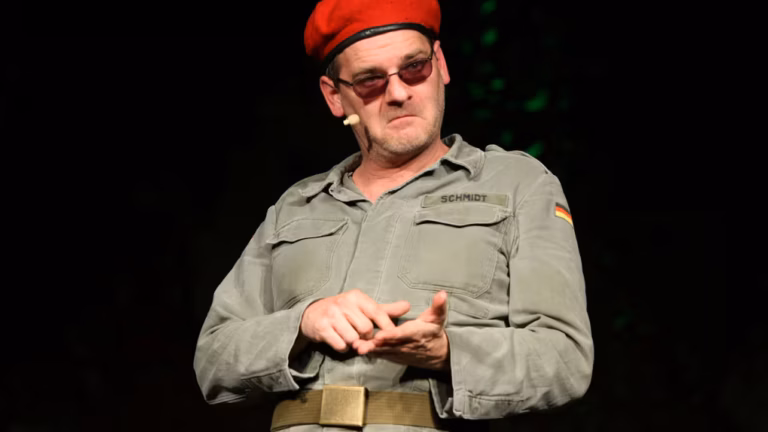 Ausbilder Schmidt. Unkraut vergeht nicht.